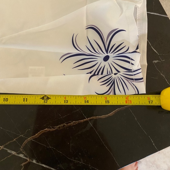 Breezy Blouse With Stand Up Collar - Picture 7 of 8